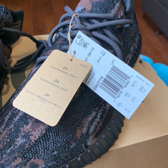NWT Yeezy Boost 350 - Picture 4 of 5
